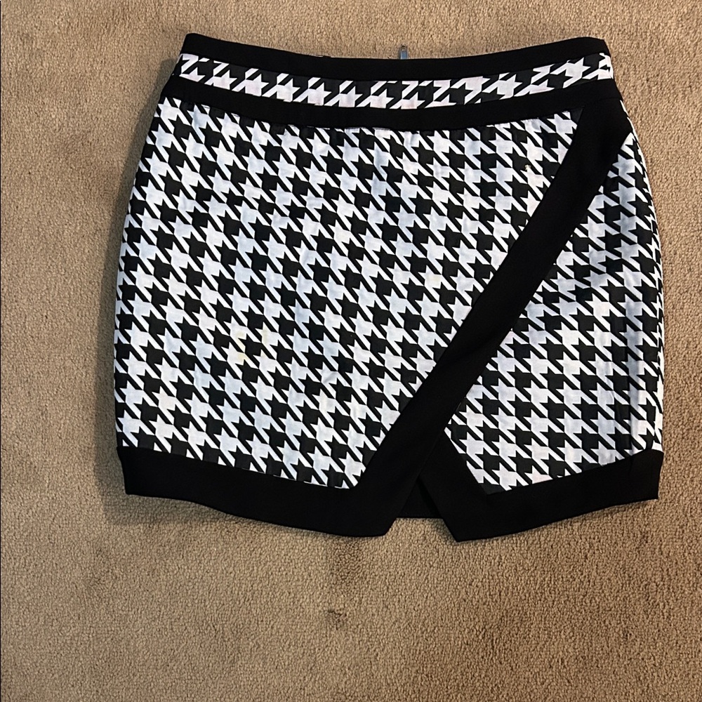 Endless Rose Black and White Houndstooth Skirt